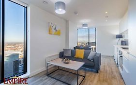Stylish 2 Bed Apartment On Broad Street!
